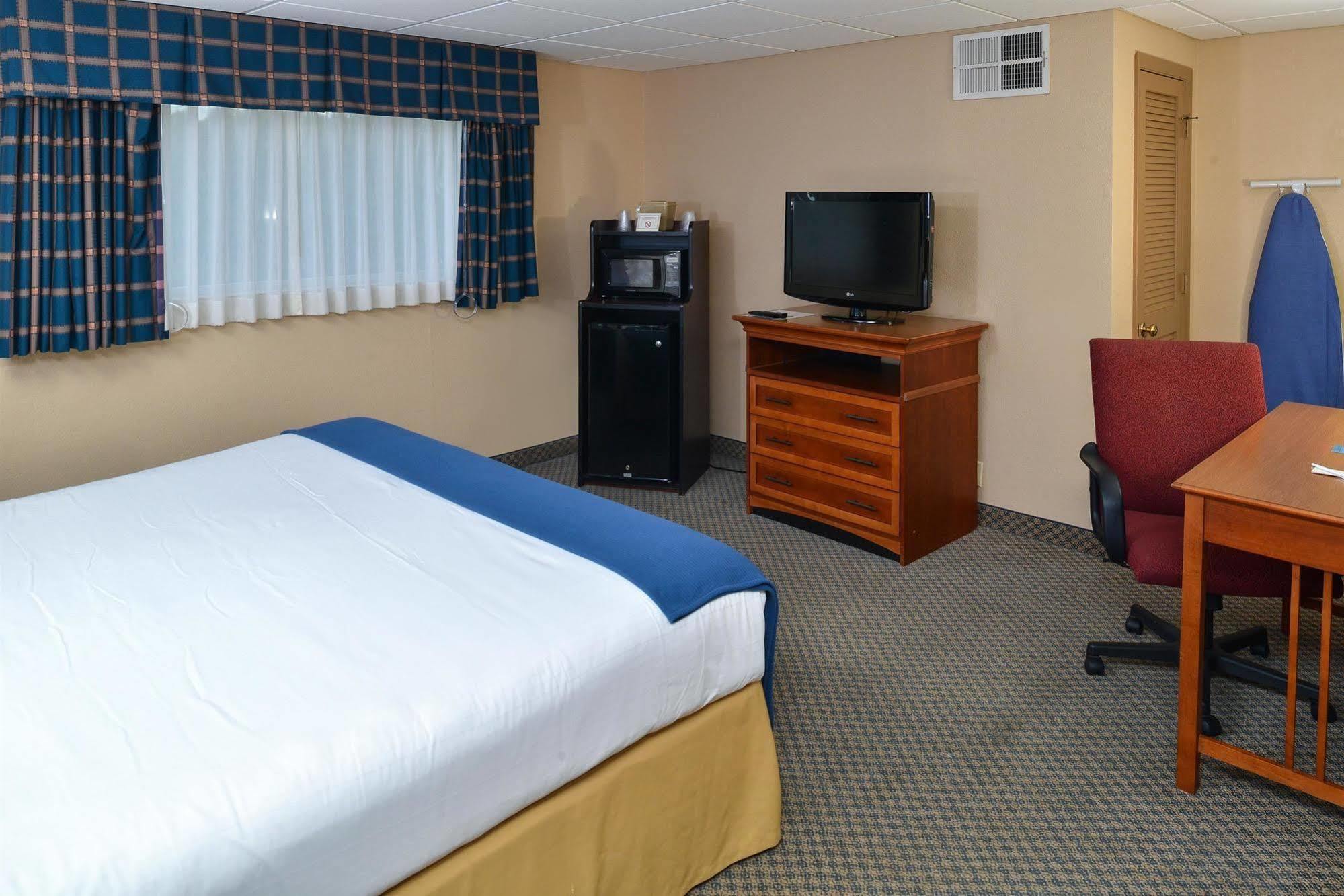 Red Roof Inn & Suites Μαίηκον Εξωτερικό φωτογραφία