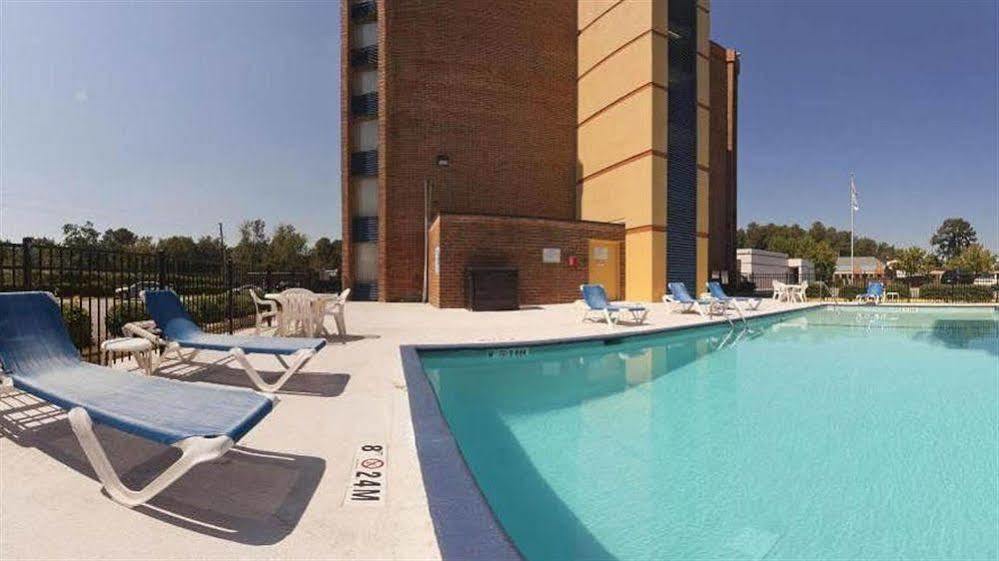 Red Roof Inn & Suites Μαίηκον Εξωτερικό φωτογραφία